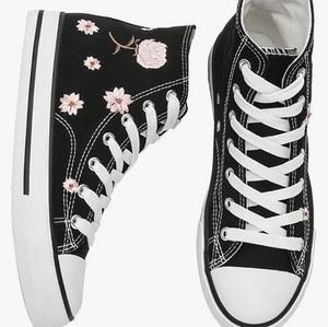 Women canvas high top the are size 10 and they are black with pink flowers